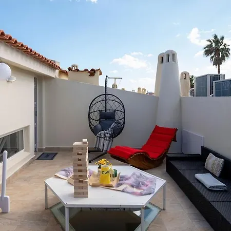 2 Jacuzis Villa-rooftop-airhockey-glamroom-igready Albufeira