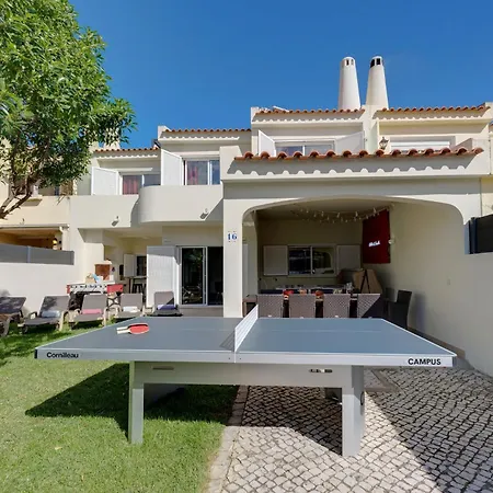 2 Jacuzis Villa-rooftop-airhockey-glamroom-igready