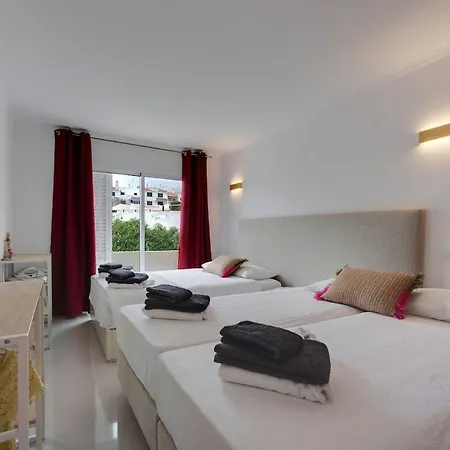 2 Jacuzis Villa-rooftop-airhockey-glamroom-igready
