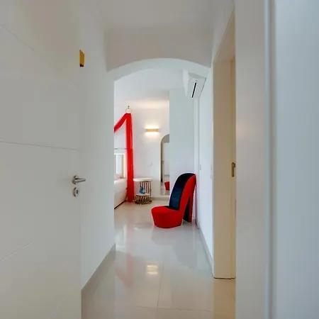 Willa 2 Jacuzis Villa-rooftop-airhockey-glamroom-igready *