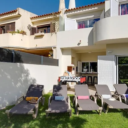 Willa 2 Jacuzis Villa-rooftop-airhockey-glamroom-igready