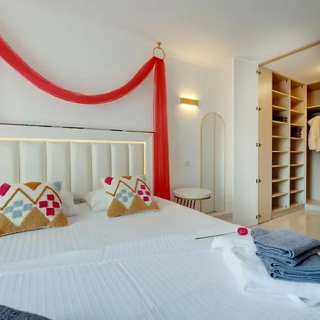 2 Jacuzis Villa-rooftop-airhockey-glamroom-igready Willa Albufeira