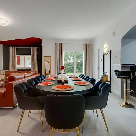 2 Jacuzis Villa-rooftop-airhockey-glamroom-igready