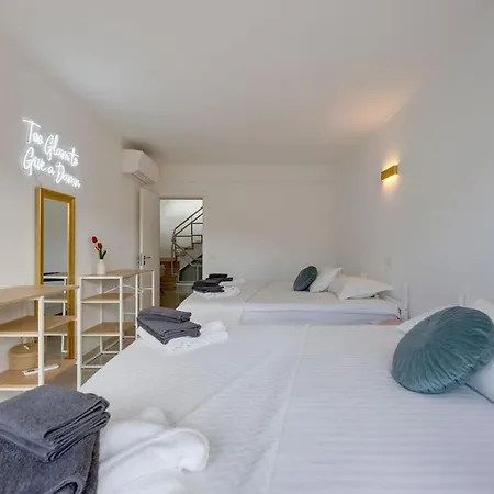 2 Jacuzis Villa-rooftop-airhockey-glamroom-igready Willa *