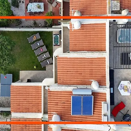 2 Jacuzis Villa-rooftop-airhockey-glamroom-igready Willa *