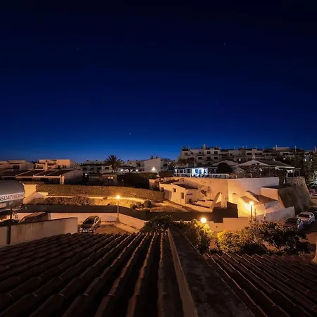 2 Jacuzis Villa-rooftop-airhockey-glamroom-igready Albufeira