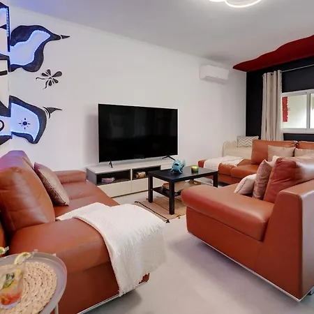 2 Jacuzis Villa-rooftop-airhockey-glamroom-igready Willa *