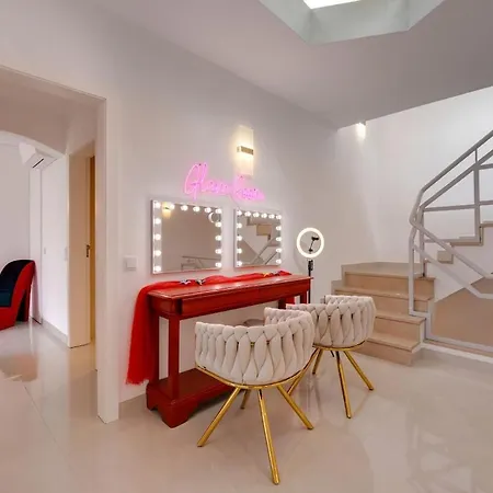 2 Jacuzis Villa-rooftop-airhockey-glamroom-igready Willa