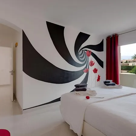 Willa 2 Jacuzis Villa-rooftop-airhockey-glamroom-igready Albufeira