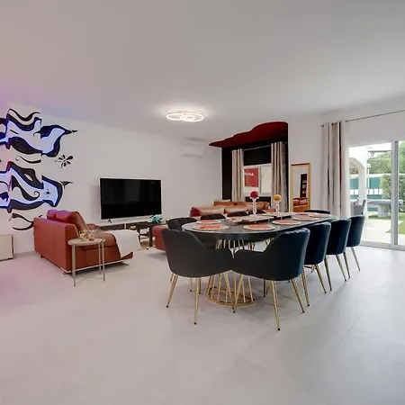 2 Jacuzis Villa-rooftop-airhockey-glamroom-igready Willa