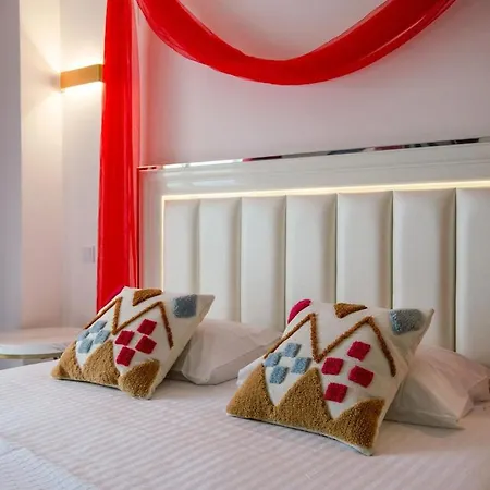 2 Jacuzis Villa-rooftop-airhockey-glamroom-igready *