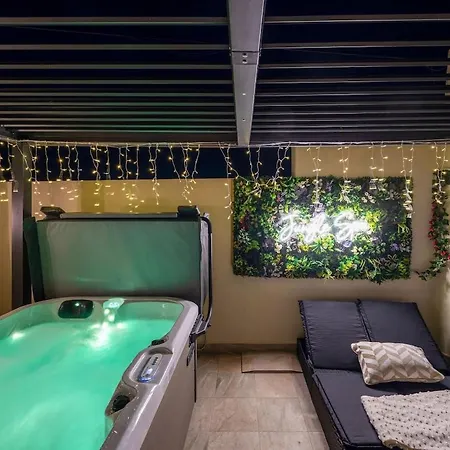 2 Jacuzis Villa-rooftop-airhockey-glamroom-igready Albufeira