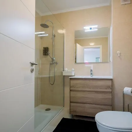 2 Jacuzis Villa-rooftop-airhockey-glamroom-igready * Albufeira