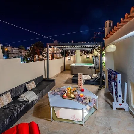 2 Jacuzis Villa-rooftop-airhockey-glamroom-igready Villa