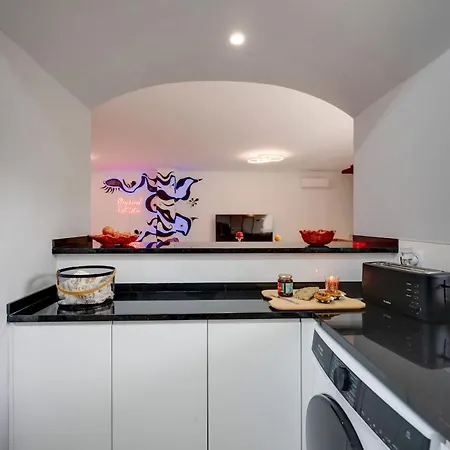 2 Jacuzis Villa-rooftop-airhockey-glamroom-igready Villa Albufeira