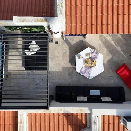 Willa 2 Jacuzis Villa-rooftop-airhockey-glamroom-igready Albufeira