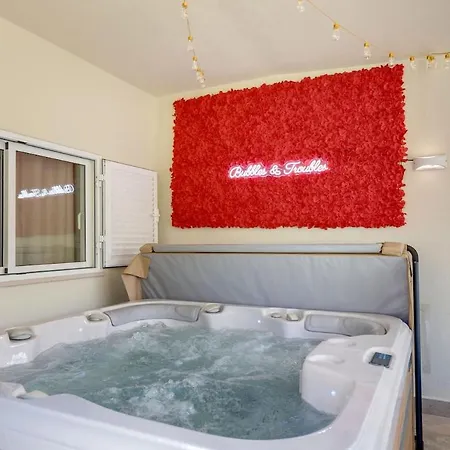 Willa 2 Jacuzis Villa-rooftop-airhockey-glamroom-igready *